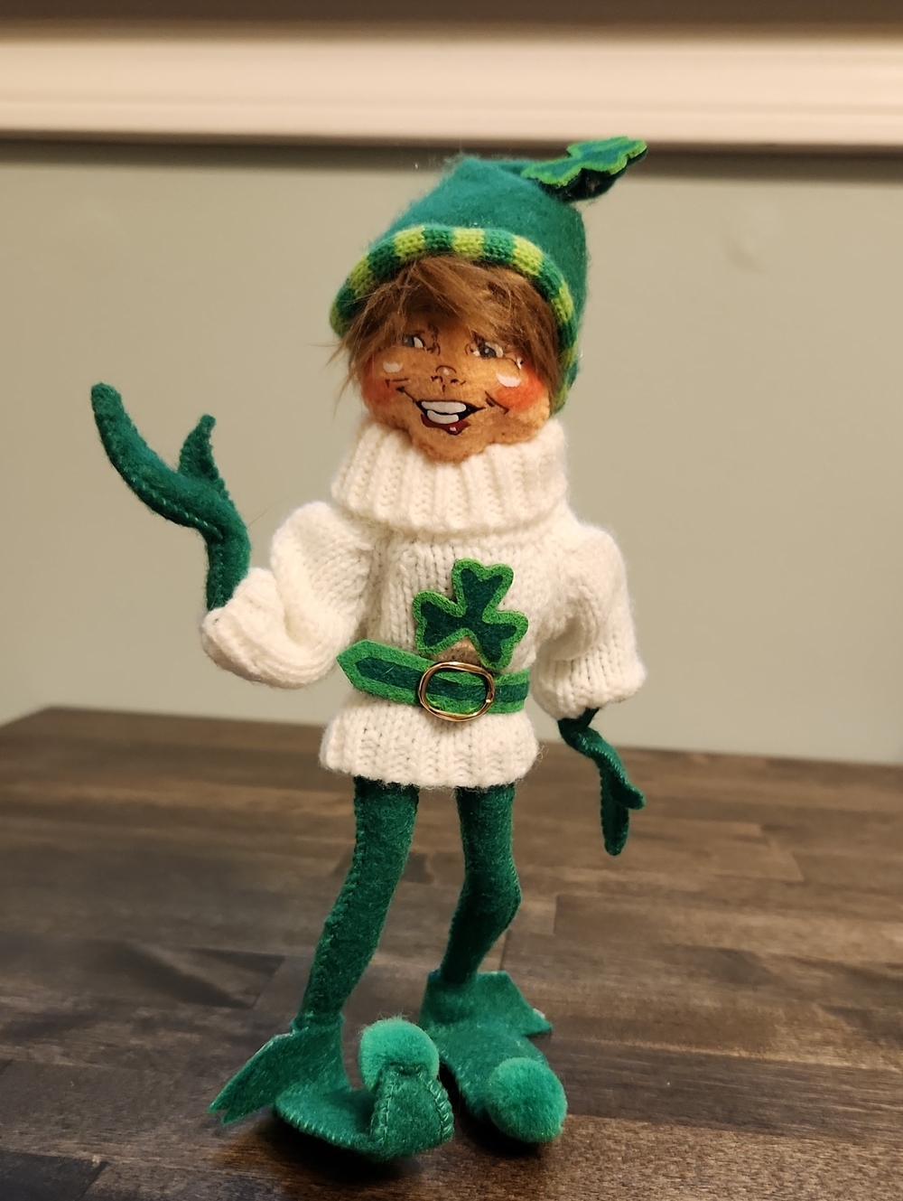 Annalee Irish Elf In 3 Leaf Clover White Sweater
